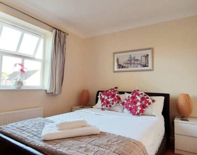 Double Room, near hospital with private bathroom